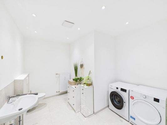 Haus rechts, UG: Badezimmer