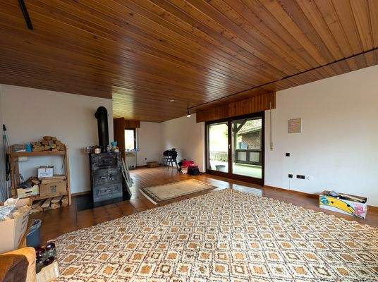 Wohnzimmer mit Kamin