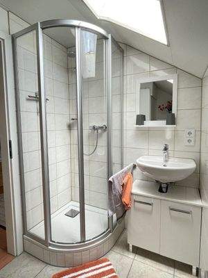 Dusche im renovierten Bad