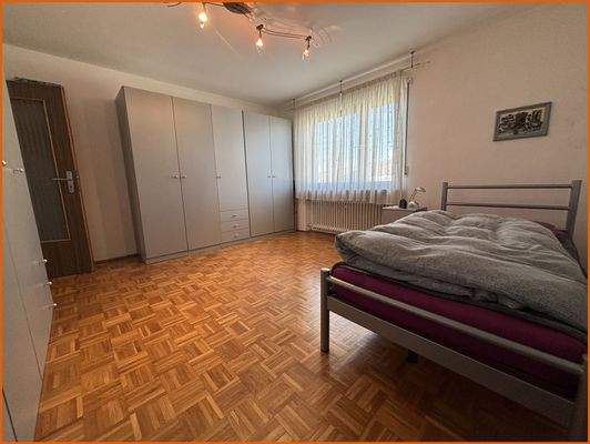 Großes Schlafzimmer