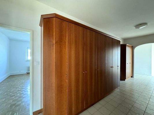 OG1 / Top 2 / Flur mit Einbauten