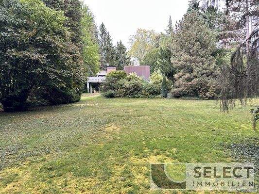 Blick vom Garten zum Haus