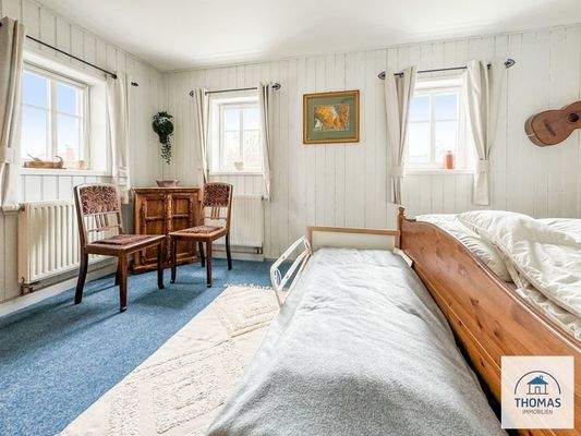 Schlafzimmer 1 c