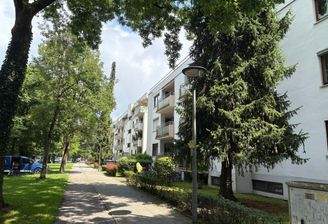 Wohnanlage mit Grünfläche