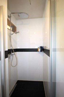 OG: Tageslicht-Badezimmer