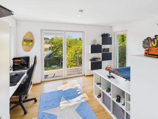 Kinderzimmer mit Gartenzugang