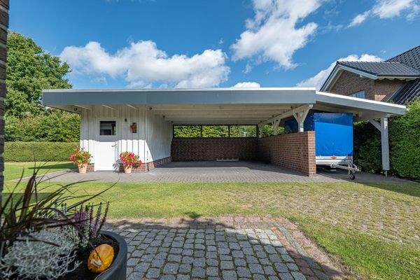 Carport mit Schuppen
