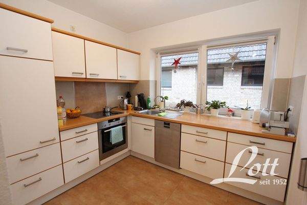 EBK mit hochwertigen SIEMENS-Einbaueräten im KP enthalten