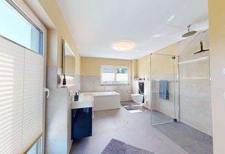 Badezimmer im Erdgeschoss