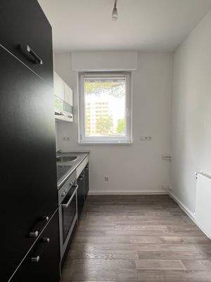 Küche mit Platz für kleinen Tisch