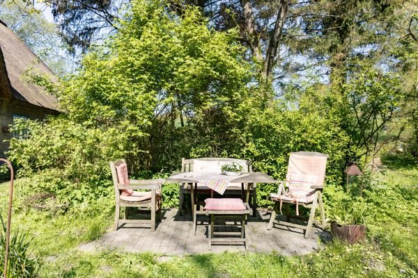 Terrasse mit Blick in den Garten
