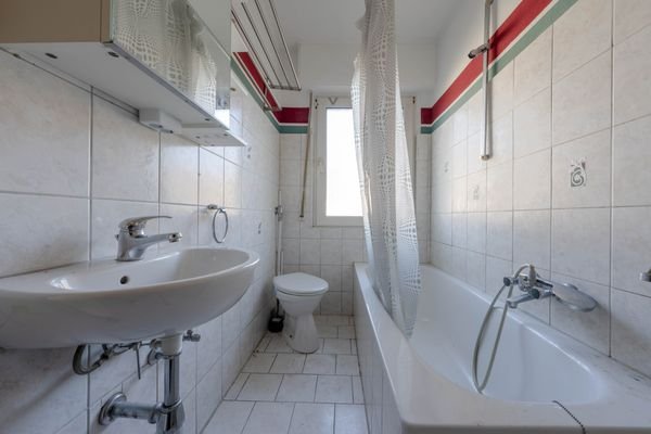1.OG li. Badezimmer