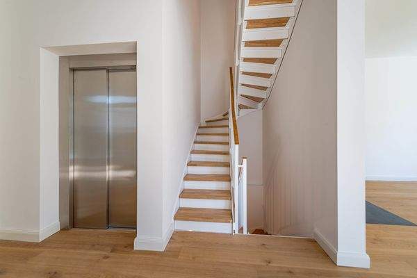 Lift und Treppe EG - W1