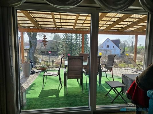 Raumhohe Fenster im Wohnzimmer