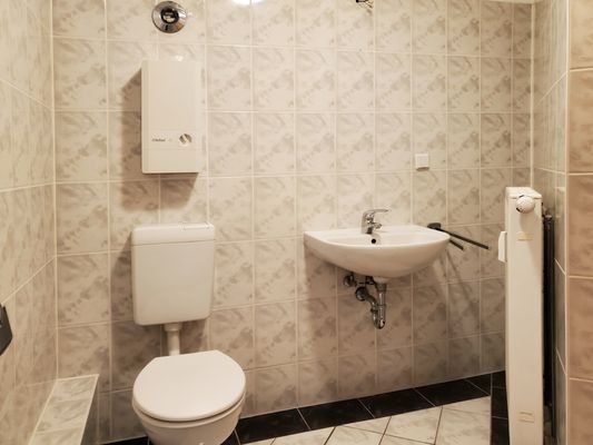 WC und Waschbecken.jpg