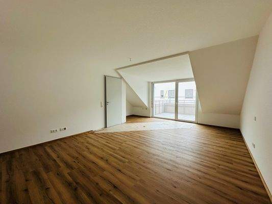 Schlafzimmer mit Zugang zum Balkon 