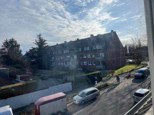 Blick aus Zimmer vor das Haus