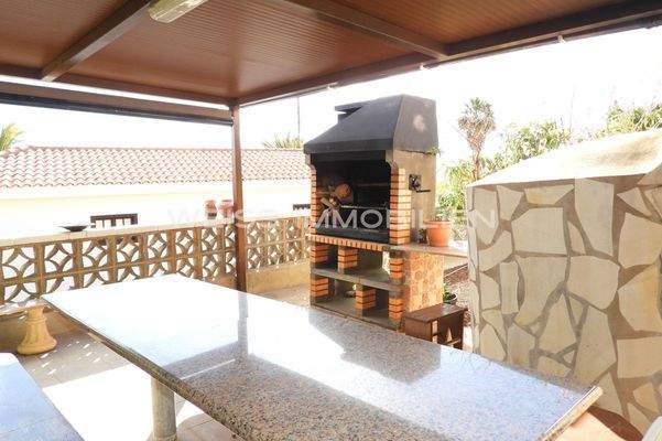 Ein Grill für Festlichkeiten im Freien