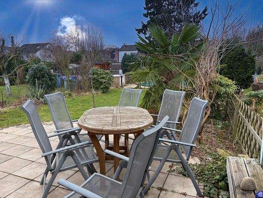 Blick von der Terasse in den Garten