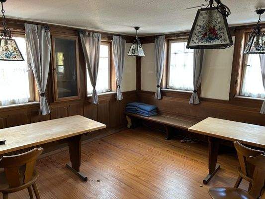 ehemalige Gastronomie im Erdgeschoss