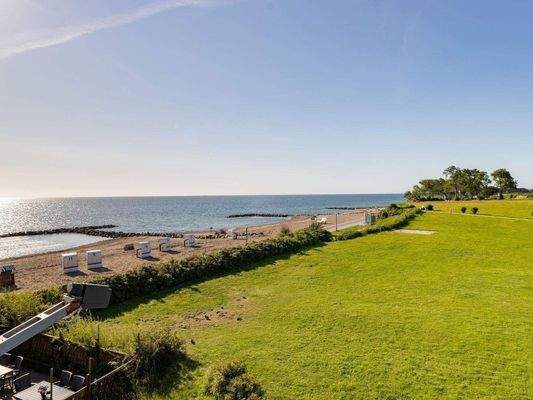 Blick seitlich vom Laubengang