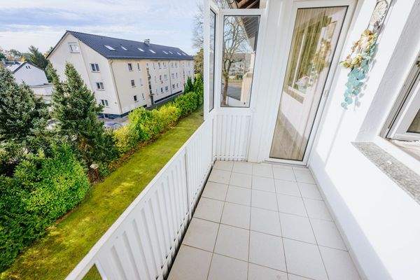 Loggia mit Blick ins Grün