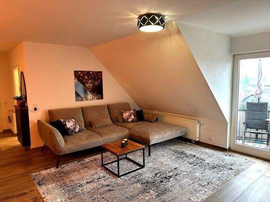 Wohn-/Essbereich - Balkon