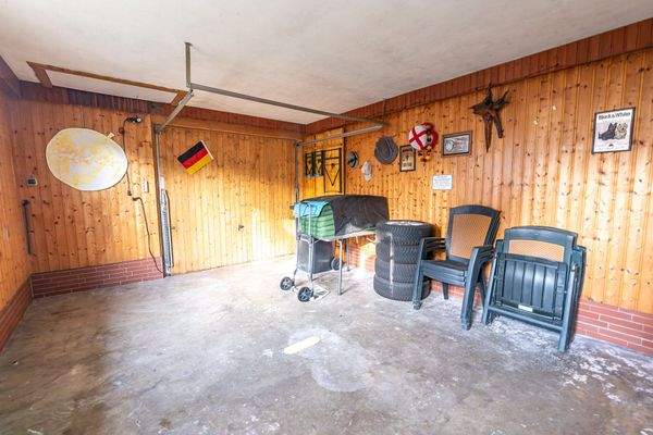 Partyraum/ Garage mit Dachboden 
