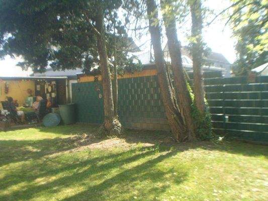 Garten mit überdachter Gartenterrasse