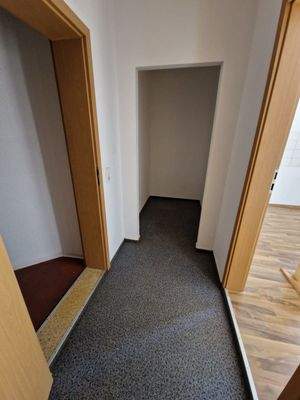 EG mitte - Flur mit Abstellkammer