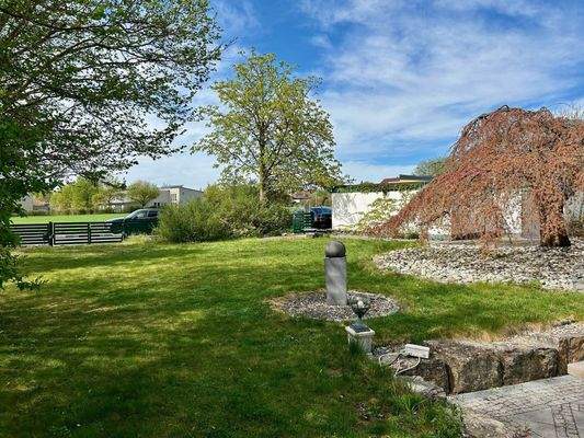 großer Gartenbereich