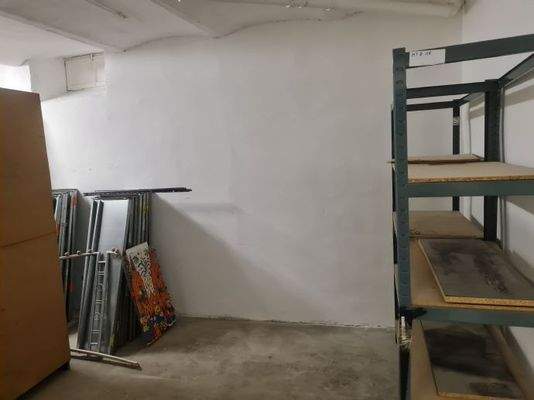 Teilansicht eines Kellerraums