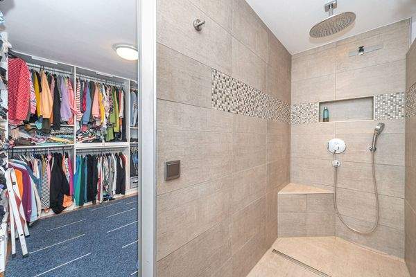 Blick ins Ankleidezimmer