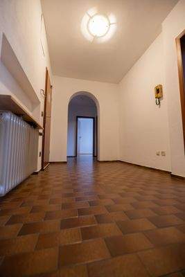 Flur (Blick aus der Küche)