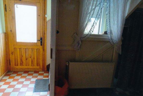 Eingangsbereich mit Treppe zur 2RW im OG