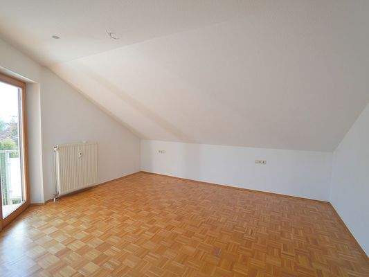 Schlaf-/Kinderzimmer DG