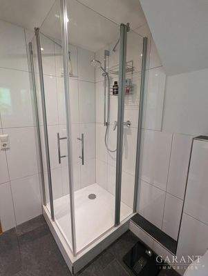 Gäste-WC mit Dusche