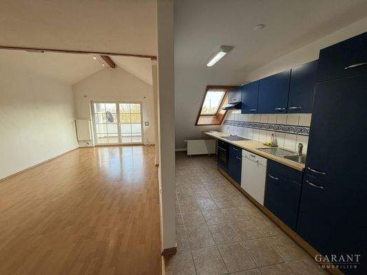 Wohn-/Essbereich mit angeschlossener Küche