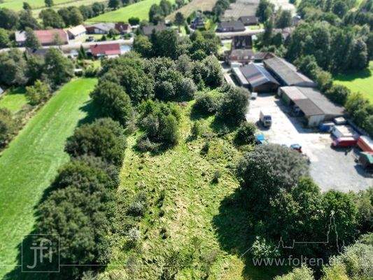 sehr großes naturbelassenes Grundstück