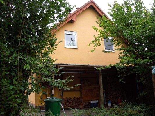 Carport an der Nordseite