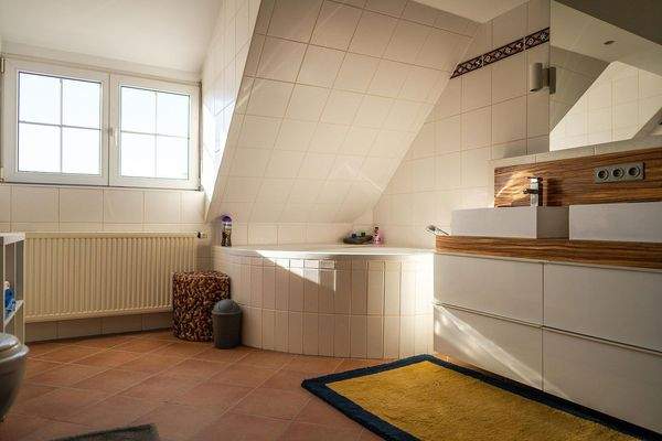 Bad mit Eckbadewanne