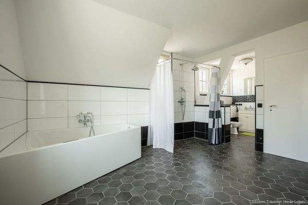 Badezimmer 1.OG (Bild 2)