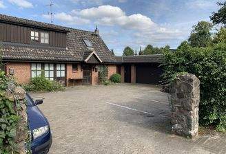 Ansicht mit Hofzufahrt