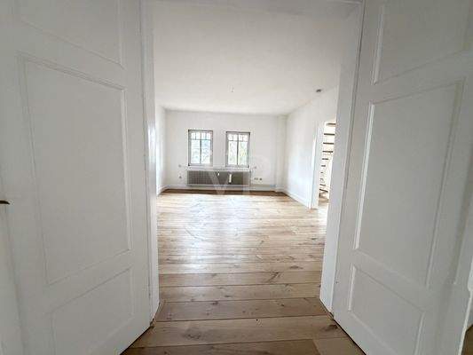 Wohnraum (2) mit Flügeltüren