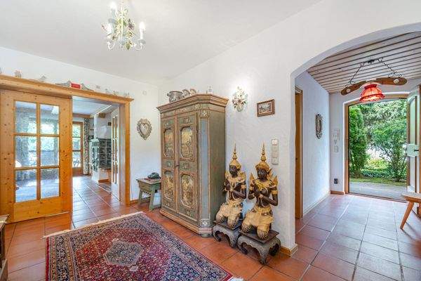 Diele mit Blick zum Wohnbereich