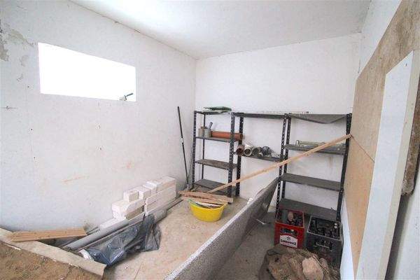 Lager (wird noch geräumt)