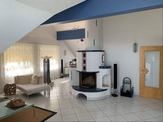 Wohnzimmer mit Kachelofen