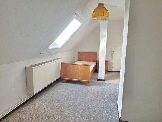 Eines der Zimmer im OG