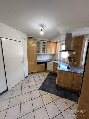 Küche mit Speisekammer