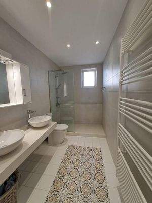 Kreta, Kalyves: Elegante neoklassizistische Villa am Meer zu verkaufen